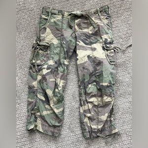 Abercrombie & Fitch Y2K Low Rise Cargo Capri - Great condition